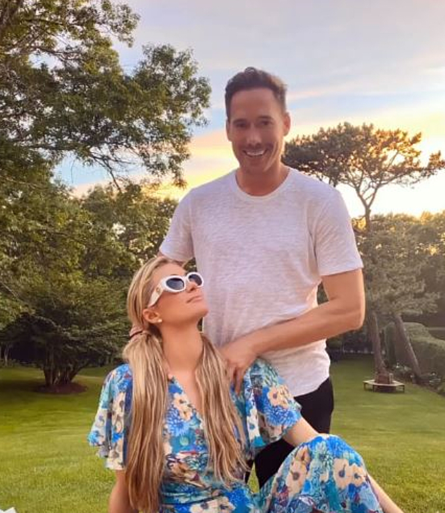 Paris Hilton, 38 anni, con il fidanzato Carter Reum, 38
